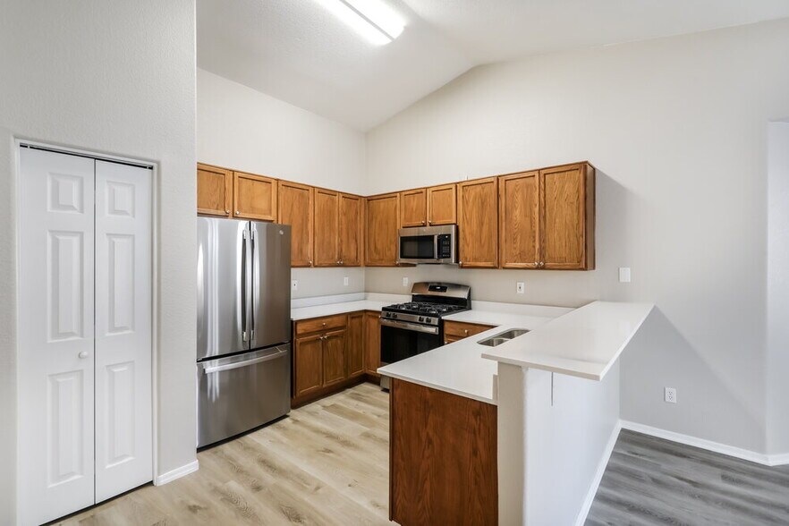 Building Photo - 3295 S Rainburst Pl