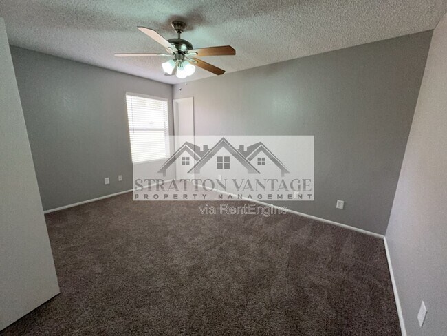 Building Photo - 5136 E Evergreen St