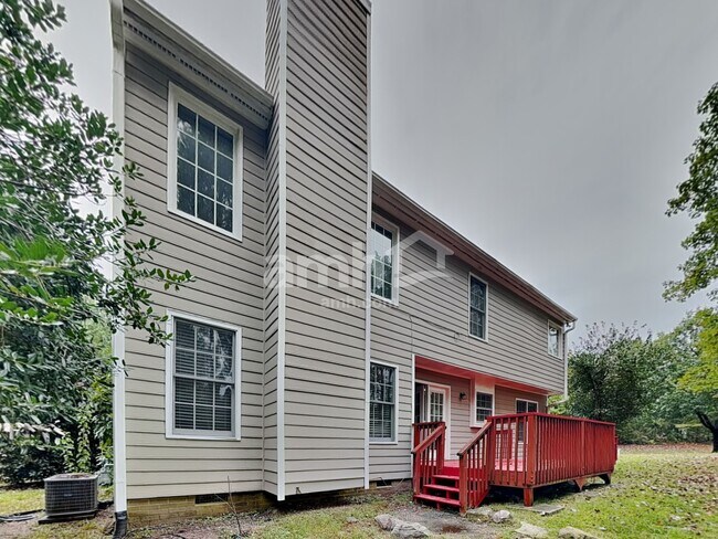 Building Photo - 601 Crossing Dr