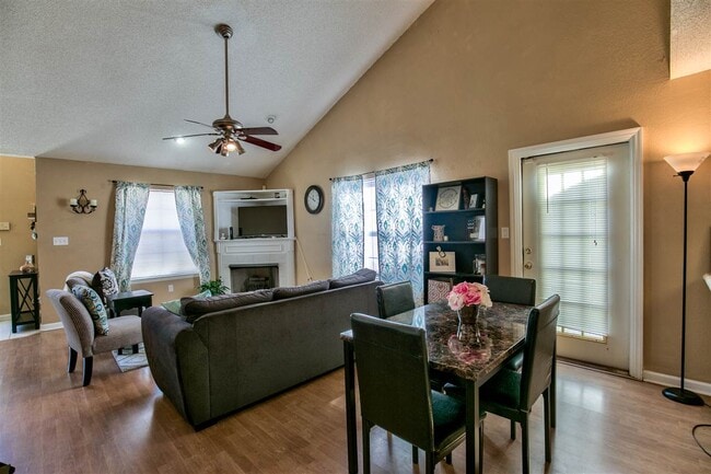 Building Photo - 2506 Golden Park Ln