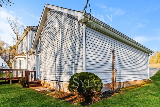 Building Photo - The Lifestyle You Deserve.