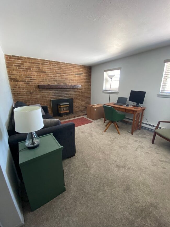 Building Photo - 1144 Maple Dr