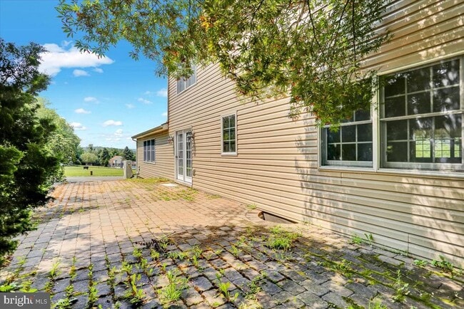 Building Photo - 20 Lehland Dr