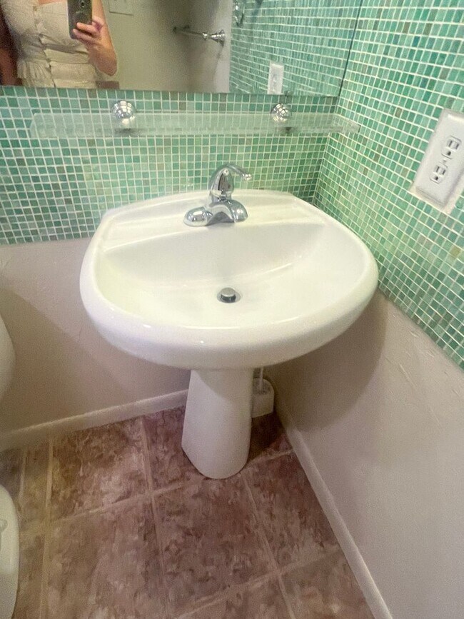 Building Photo - Epic REA: Cozy 2BR Near UC Davis w/ Garage...