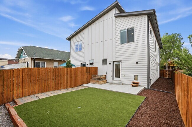 Building Photo - $3,940.95 - 3 Bed, 2.5 Bath Townhome In Denver with Central AC and Outdoor Space!