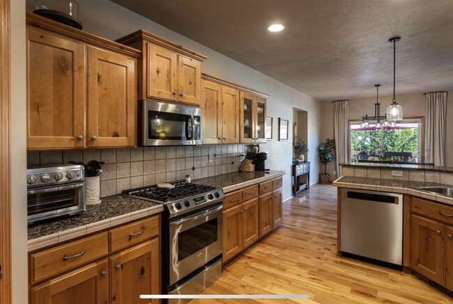 Building Photo - $4,500 - 4 Bed / 3 Bath Stunning Single Family Home in South Hill
