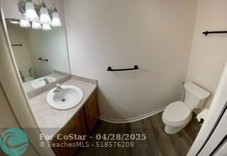 Building Photo - 1440 N Lawnwood Cir