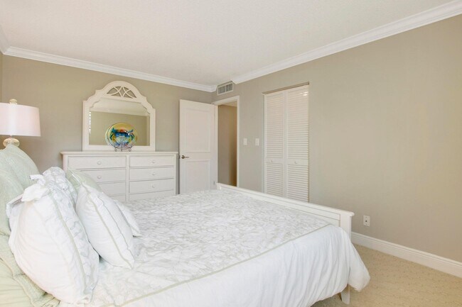 Building Photo - 600 Ocean Dr