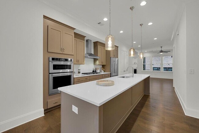 Building Photo - 6807 Encore Blvd