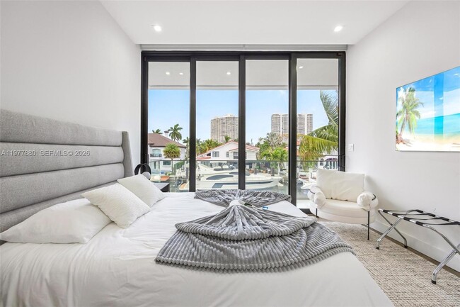 Building Photo - 3367 NE 168th St