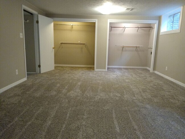 Building Photo - Stunning 4 bedroom 2 bath Virginia Village...