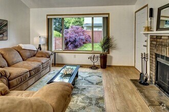 Building Photo - Beautiful 2 story Townhome in Juanita Kirk...