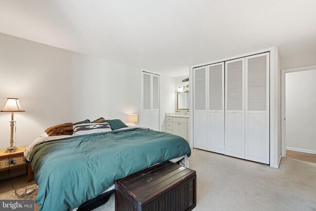 Building Photo - 6032 Old Landing Way