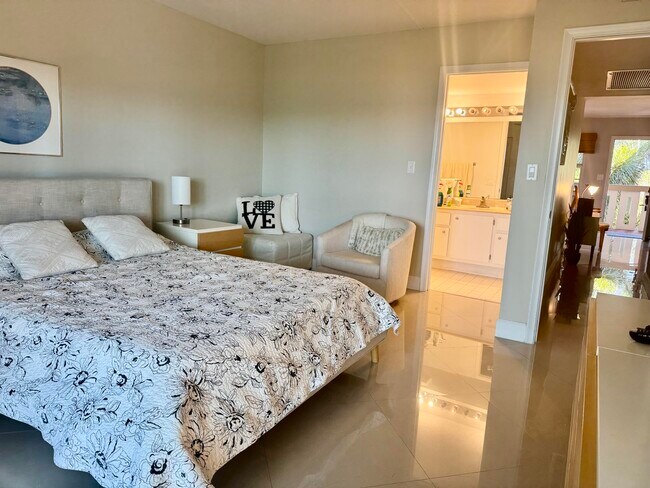 Building Photo - 1904 Bermuda Cir