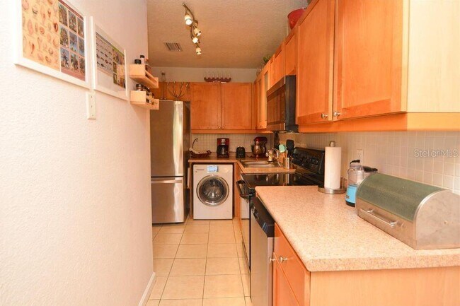 Building Photo - 3889 Pompano Dr SE