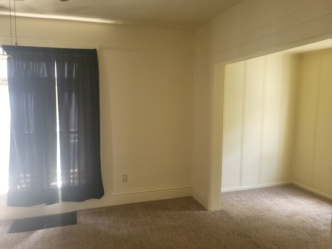 Building Photo - 392 Meek St