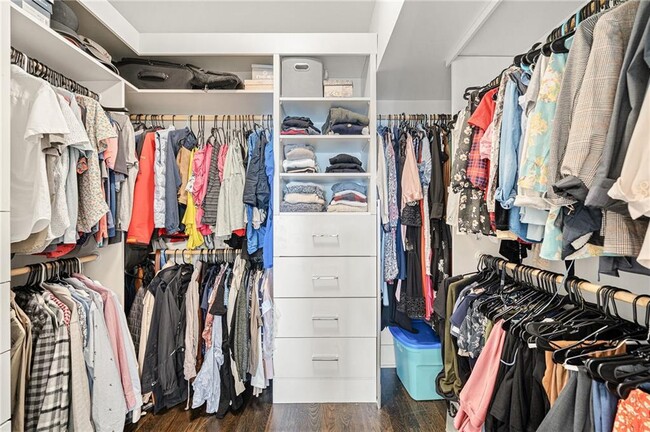 Building Photo - 1801 Huntington Hills Ln NW