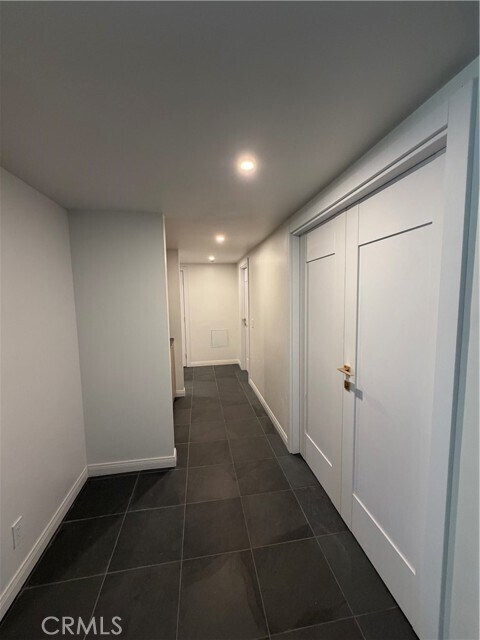 Building Photo - 15999 Via De Las Palmas