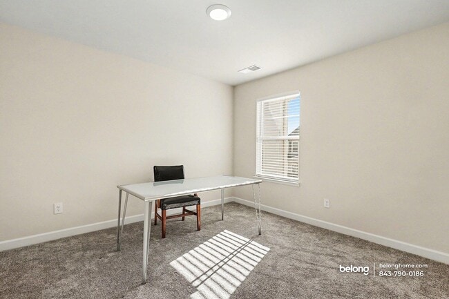 Building Photo - 104 Rock Cress Trl