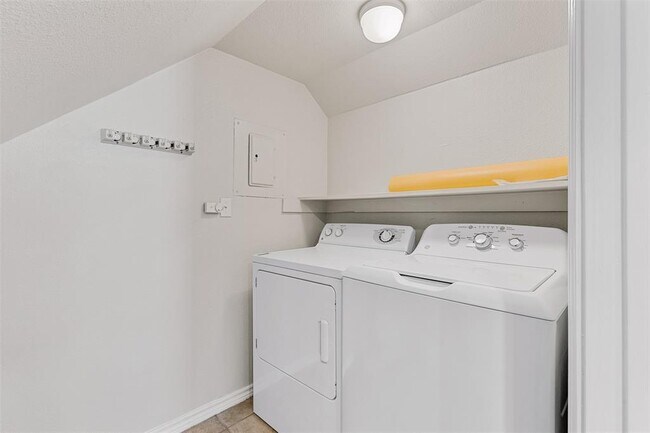 Building Photo - 6700 Cooper Ln