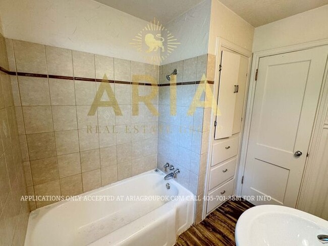 Building Photo - LOCATION! LOCATION! LOCATION! Charming 2 B...