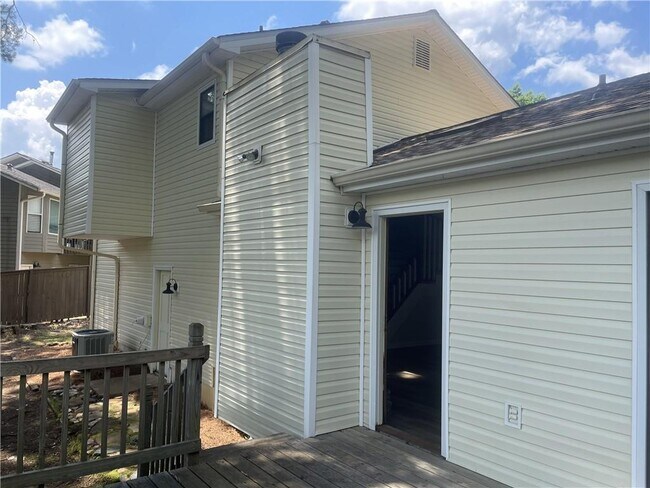 Building Photo - 4858 Chapelle Ct