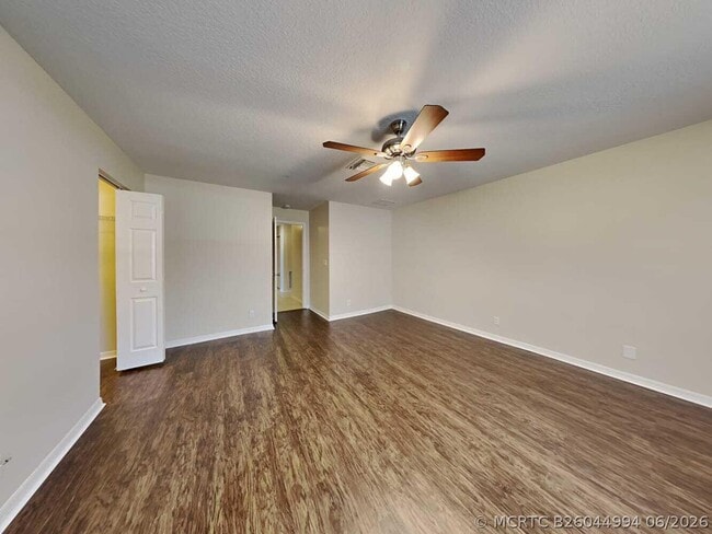 Building Photo - 1389 SW Prairie Cir