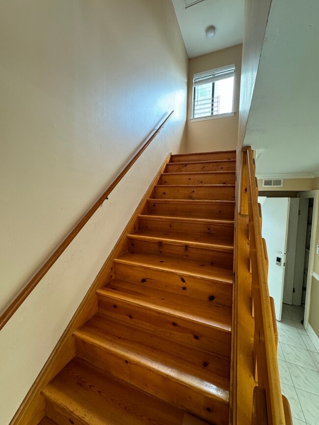 Building Photo - 129 Beach St