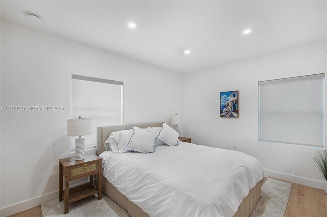 Building Photo - 12325 NE 11th Pl