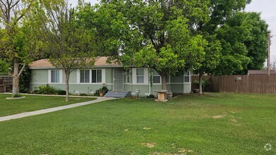 Building Photo - NW Home with Huge Lot - Zoned for Farming
