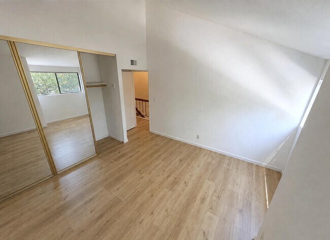Building Photo - 1662 Parkside Dr