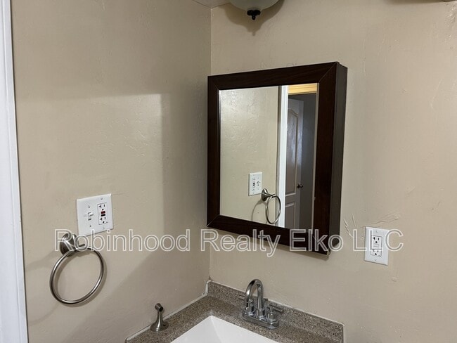 Building Photo - 786 Wilson Ave