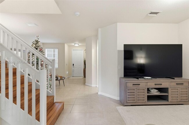 Building Photo - 165 Emerald Creek Terrace