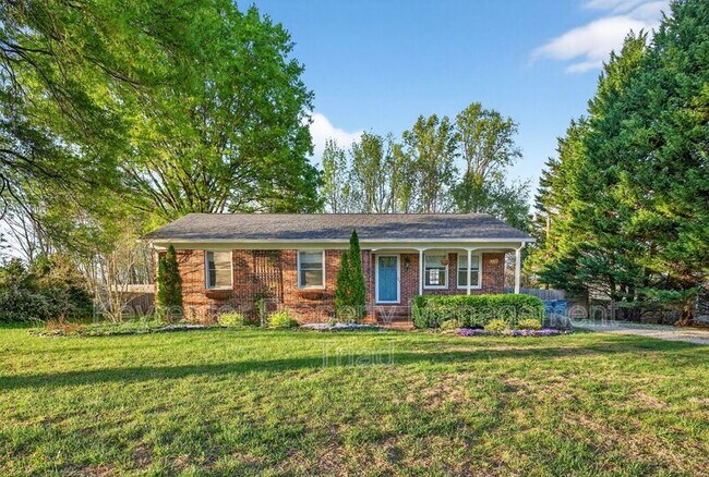 Building Photo - 2312 Bonnie Ln