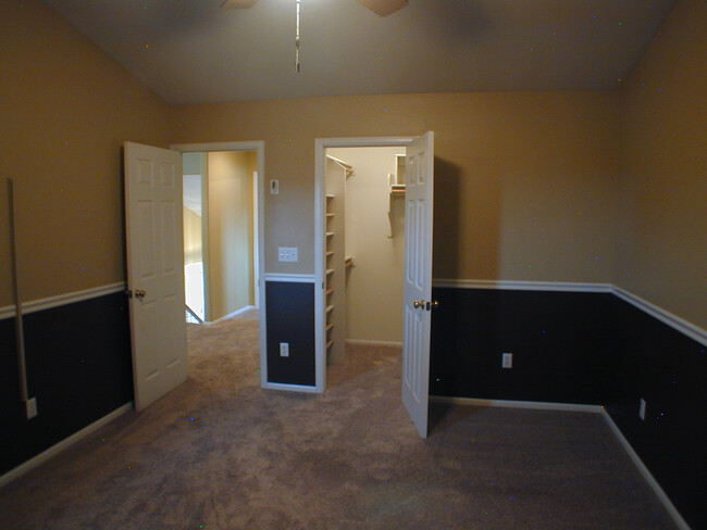 Building Photo - House For Lease