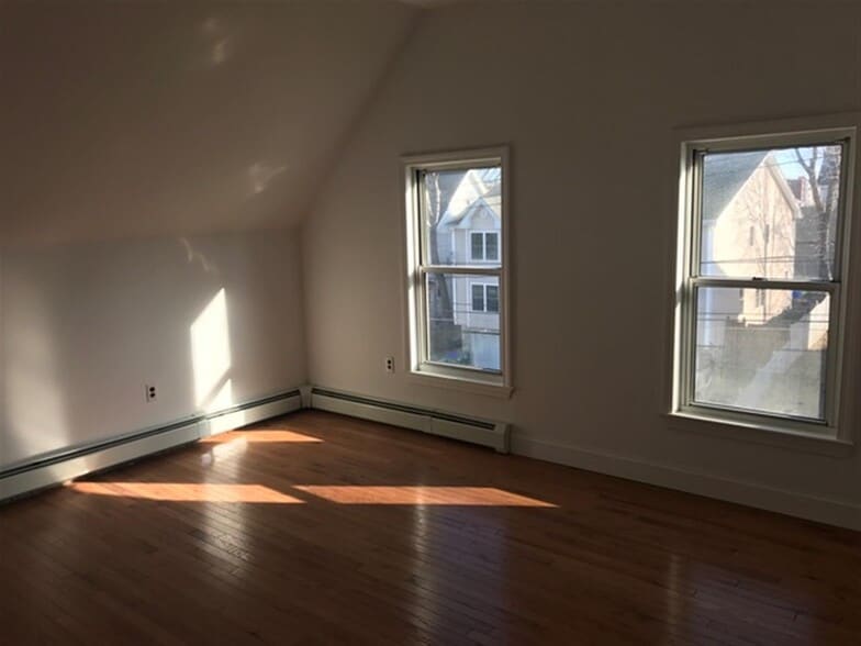 Building Photo - 25 4th St