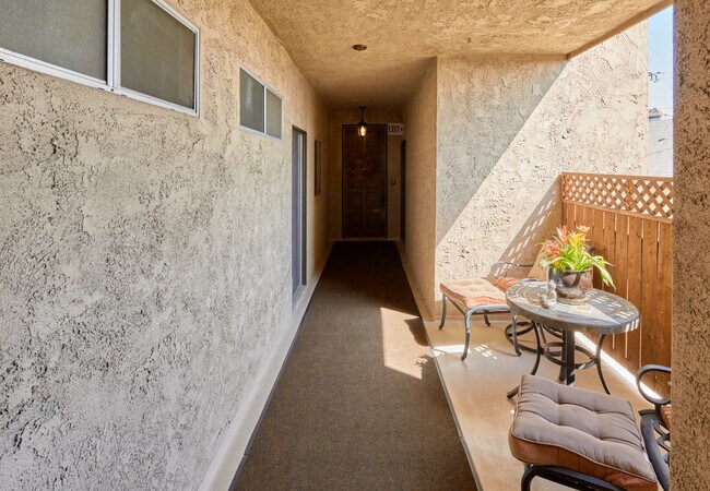 Building Photo - 817 10th St