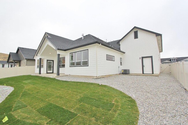 Building Photo - Stunning Brand New Home With Unobstructed ...