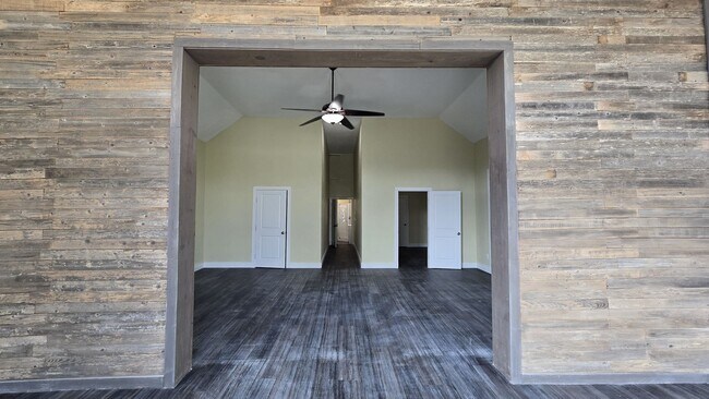 Building Photo - Renovated / Spacious Ranch Style Home in Lago Vista