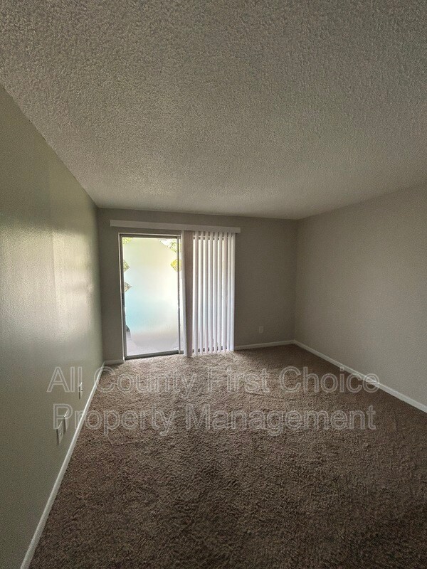 Building Photo - 215 Valencia Blvd