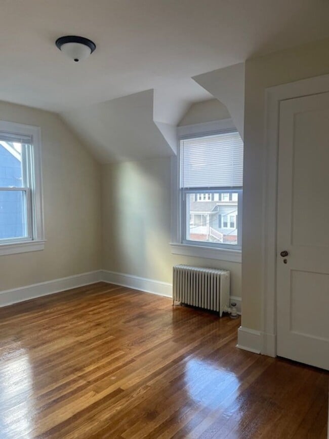 Building Photo - 423 Avondale Dr