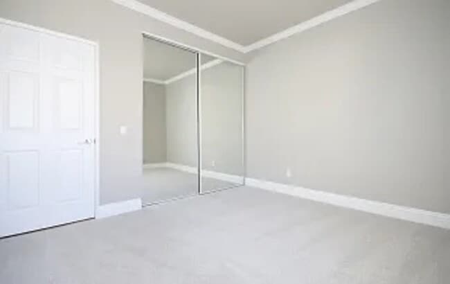 Building Photo - 10921 Sabre Hill Dr