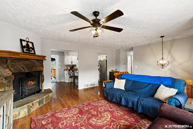 Building Photo - 9202 Cam Island Cir