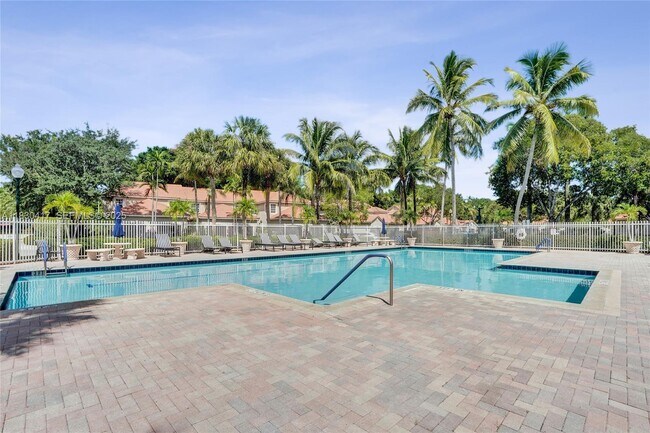 Building Photo - 1210 Sorrento Dr