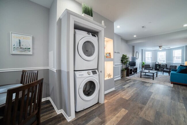 Building Photo - 2002 W Cermak Rd