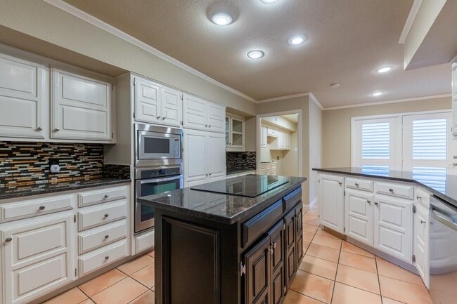 Building Photo - 10907 Legends Ln