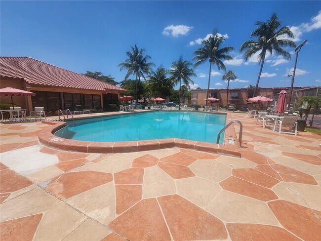 Building Photo - 7101 Miami Lakes Dr
