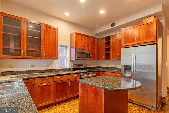 Building Photo - 1459 Chapin St NW
