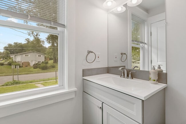 Building Photo - 7900 Heritage Dr