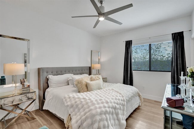 Building Photo - 4234 N Dixie Hwy